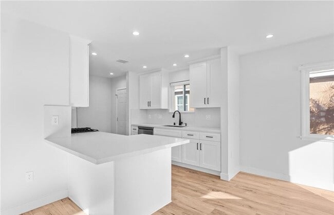 Building Photo - 4641 W 130th St