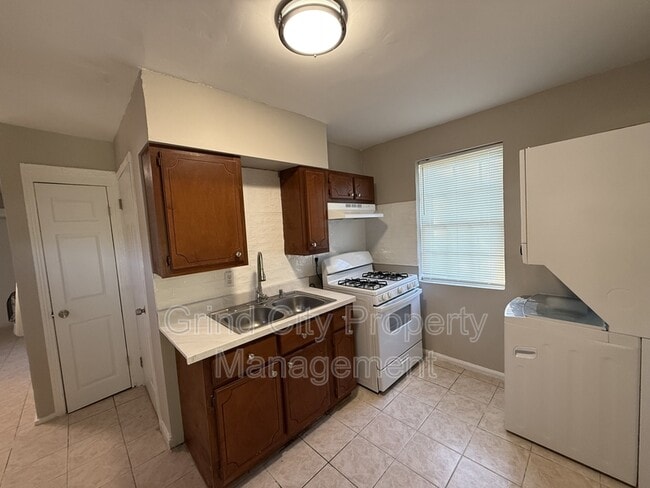 Foto del edificio - 1393 Lyceum Rd