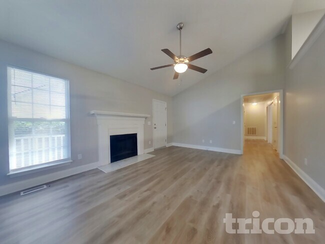 Foto del edificio - 1003 Cambridge Oaks Dr