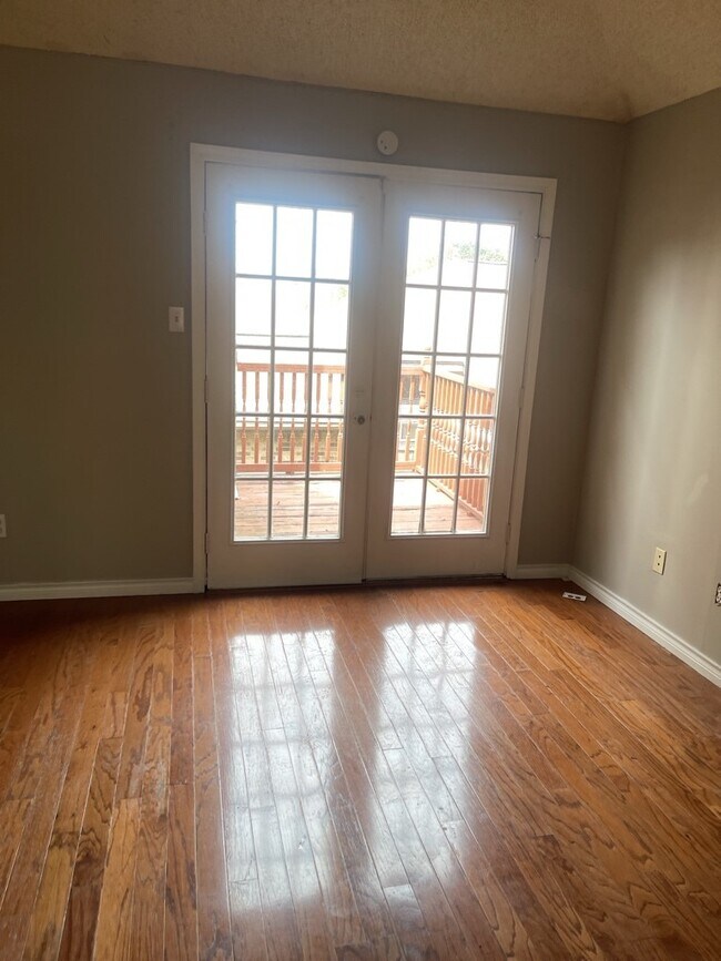 Foto del edificio - 2402 Chestnut Mills Rd