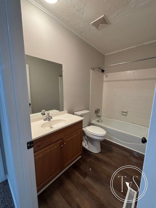 Foto del edificio - RATE DROP ALERT (was $1400/month) and SUMM...