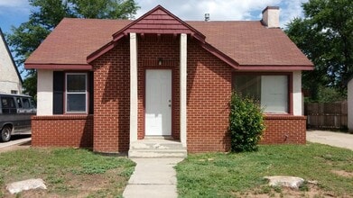 Building Photo - 1104 1/2-1421-1422 Wallace St