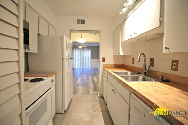 Building Photo - Charming 2 Bedroom Ground Unit at The Cedars