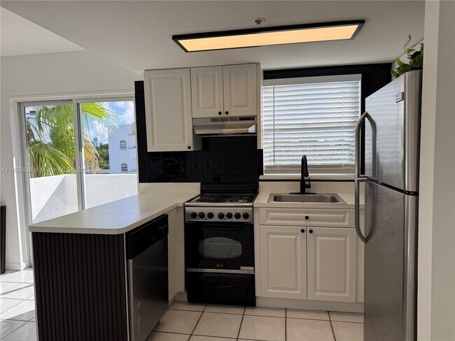 Foto del edificio - 3052 SW 27th Ave