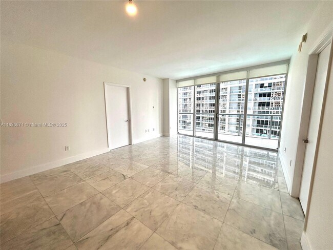 Foto del edificio - 475 Brickell Ave