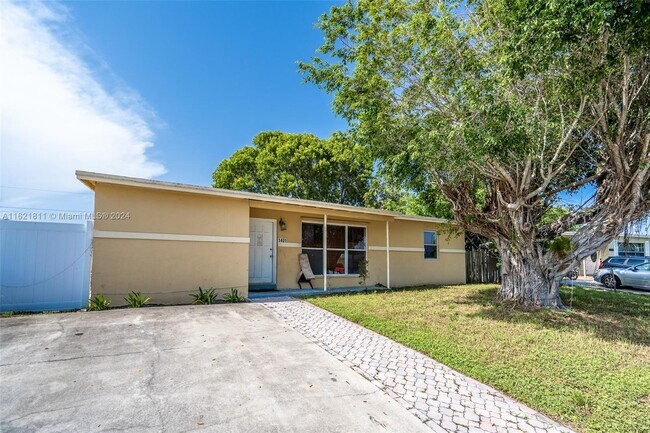 Building Photo - 1401 NE 41st Dr