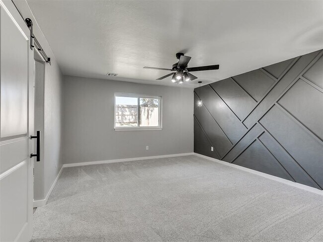Foto del edificio - 6917 Woodridge Ave