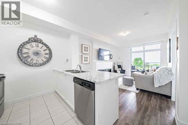 Building Photo - 35 Southshore Cres