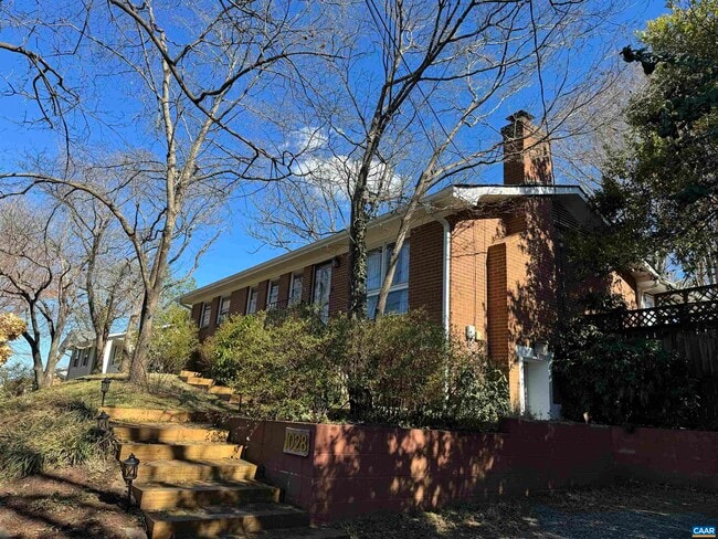 Building Photo - 1028 St Charles Ave