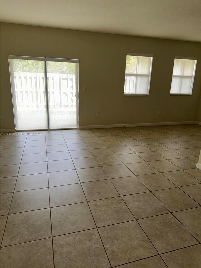 Foto del edificio - 10620 NW 88th St