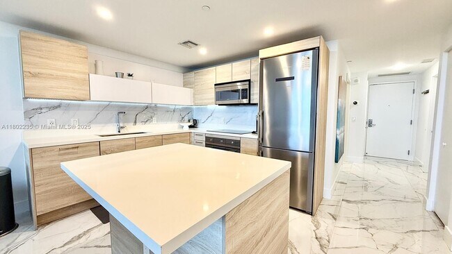 Foto del edificio - 16385 Biscayne Blvd