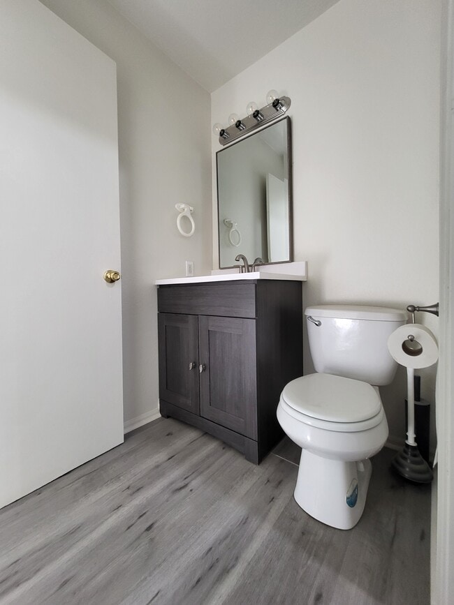 Half bathroom - 5516 NW Homer White Rd