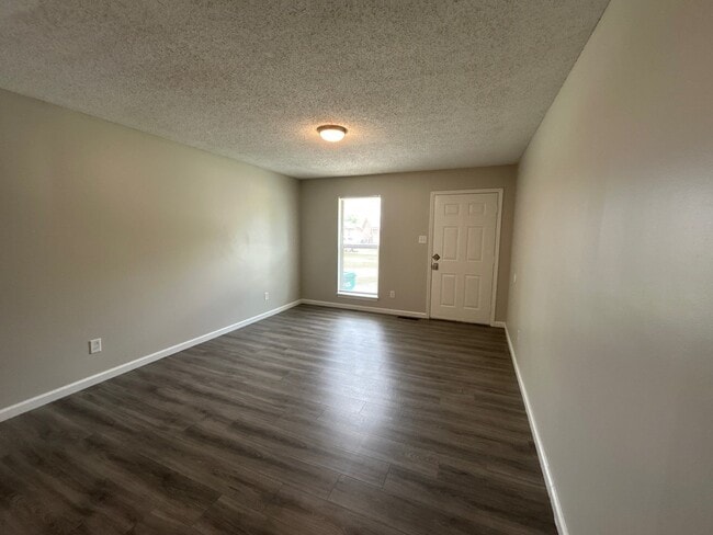 Building Photo - 121 Hillshire Cv