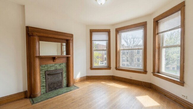 Foto del edificio - 1216 W Addison St