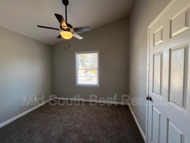 Building Photo - 4613 Newton Dr