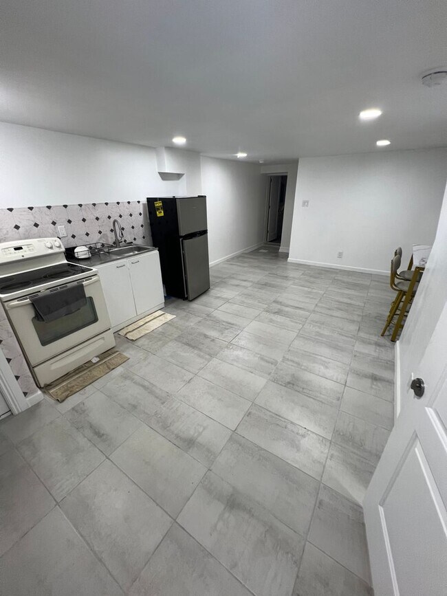 Building Photo - 6444 Garman Street