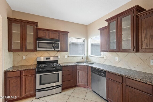 Building Photo - 2120 Shreya St