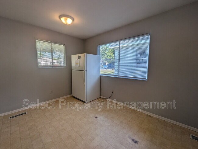 Building Photo - 5425 Webster St