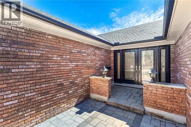 Photo du bâtiment - 148 Briar Hill Crescent