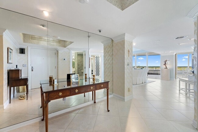 Foto del edificio - 100 Lakeshore Dr