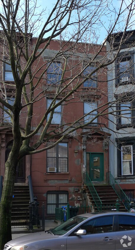 Foto del edificio - 908 Greene Ave