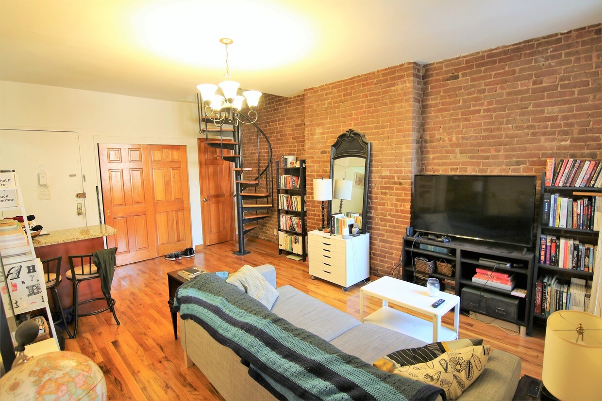 Primary Photo - 315 W 100th St