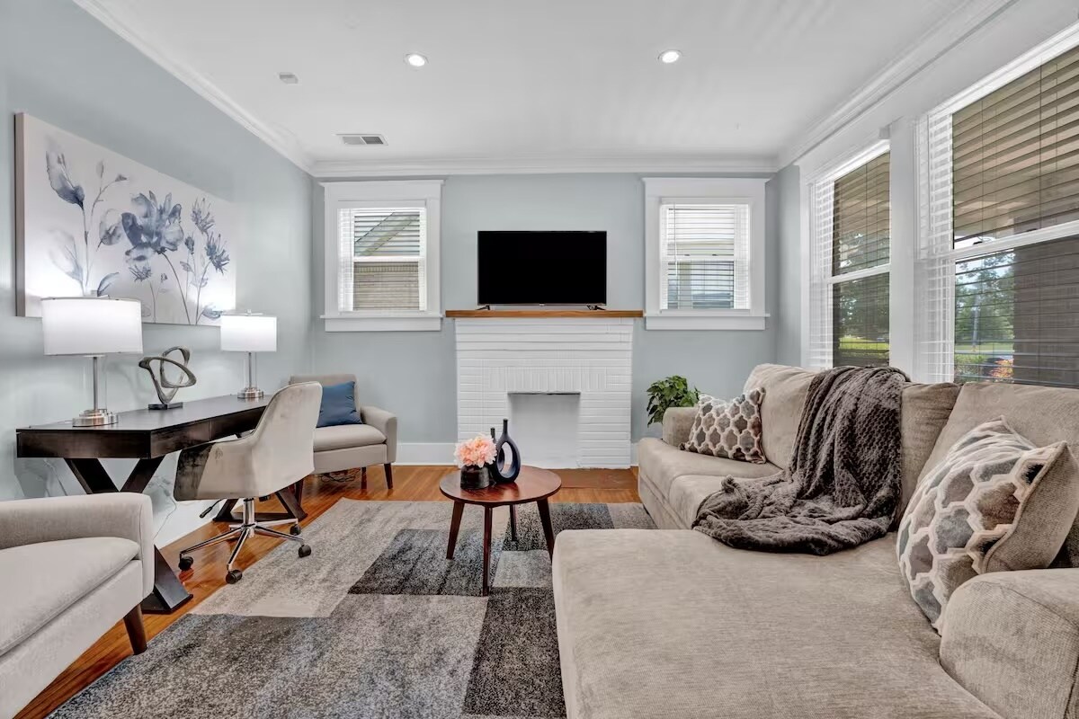 Foto principal - 2130 University Cir