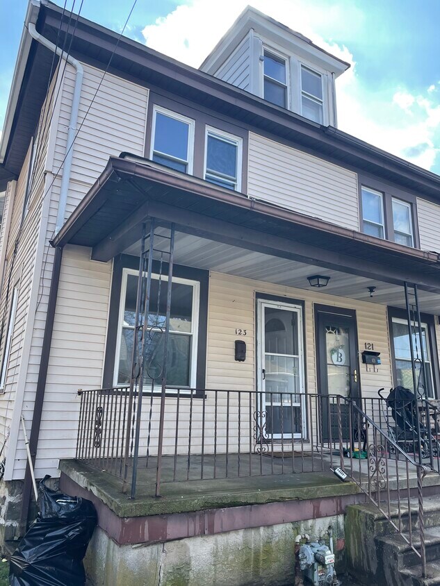Primary Photo - 123 white avenue