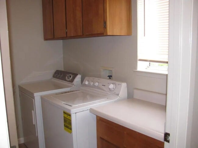 Building Photo - Summertree Lane 4 Plex