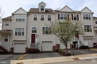 Building Photo - 104 Victoria Ct