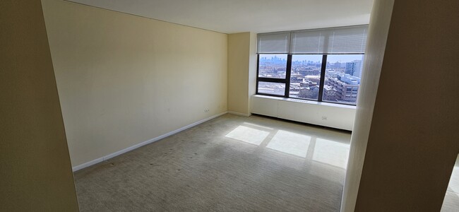 Foto del edificio - 3930 N Pine Grove Ave