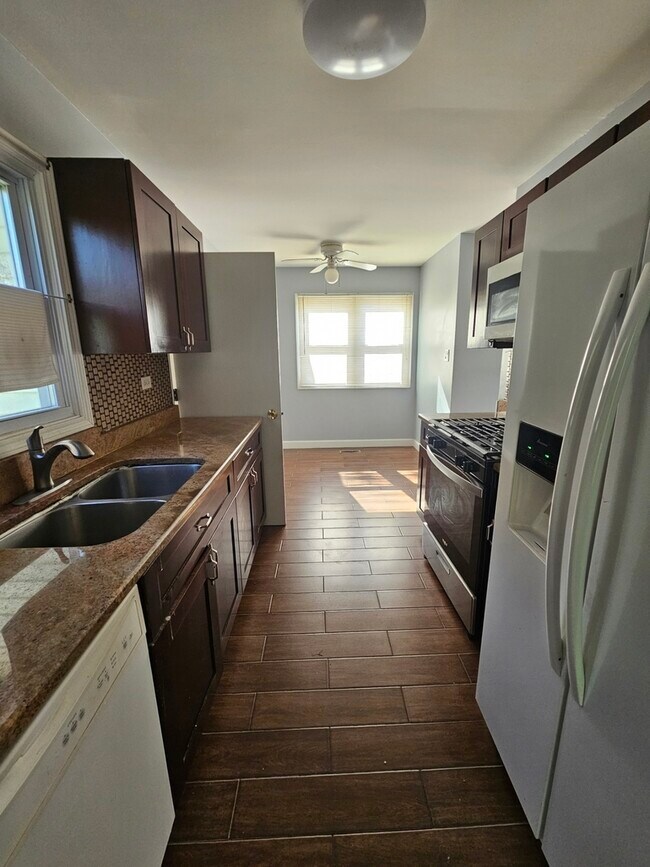 Foto del edificio - 2123 Pepperwood Ln