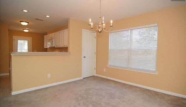Building Photo - 104 Harvest Glen