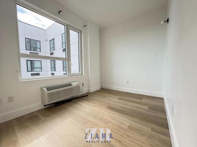 Foto del edificio - 2 bedroom in Brooklyn NY 11225