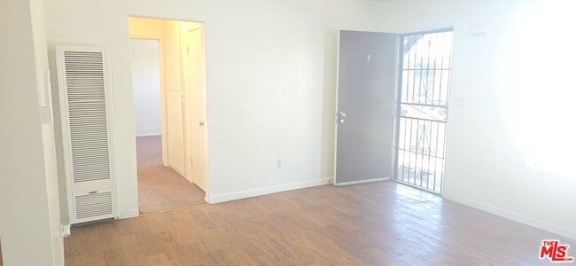 Foto del edificio - 2458 Normandie Ave