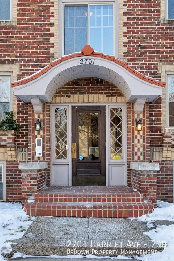 Building Photo - 2701 Harriet Ave