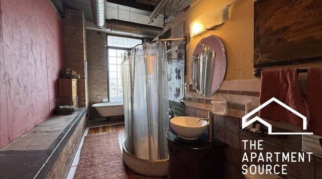 Building Photo - 3144 W Carroll Ave