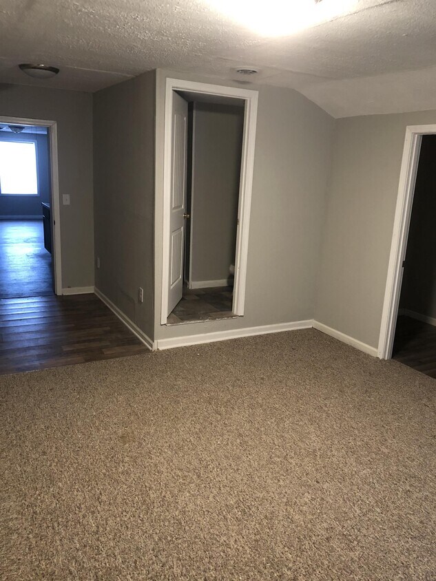 Foto principal - 137 1/2 W North C St