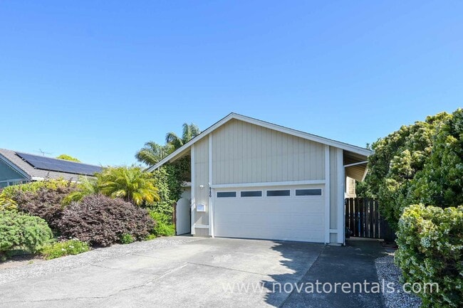 Building Photo - 986 Bel Marin Keys Blvd