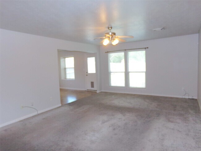 Foto del edificio - 16810 Deck Ct