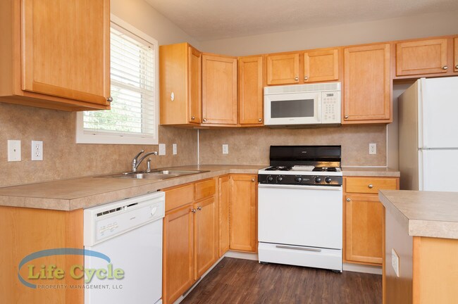 Building Photo - 5980 Clear Pointe Drive Southeast