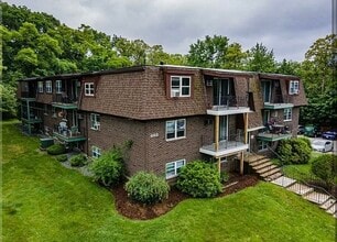 Building Photo - 668 Robbins Ave