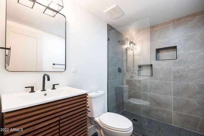 Photo - 326 N 17th Dr Apartment