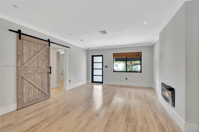 Foto del edificio - 2415 SW 21st Ter