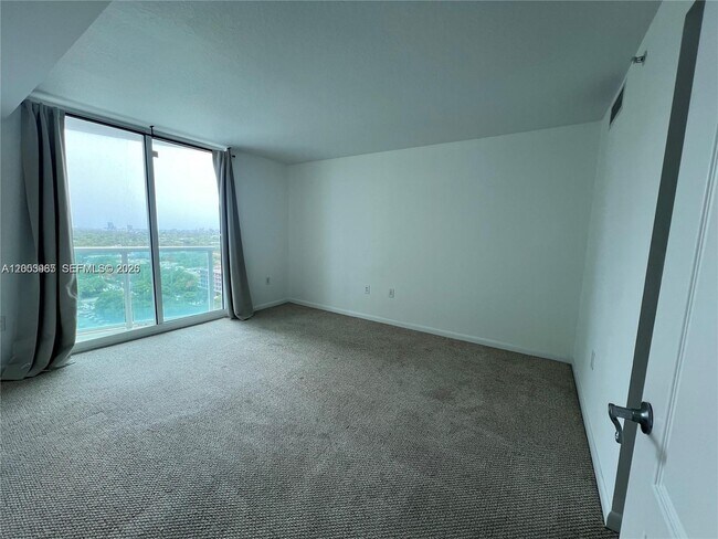 Foto del edificio - 2101 Brickell Ave