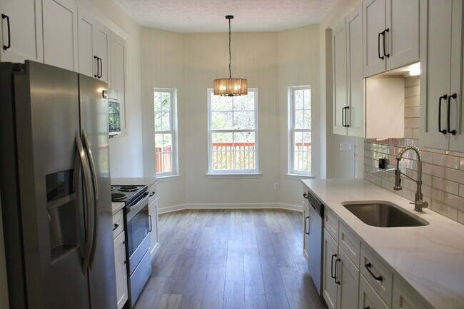 Building Photo - Stunning Move-In Ready Home in Hendersonville – Minutes from Old Hickory Lake!