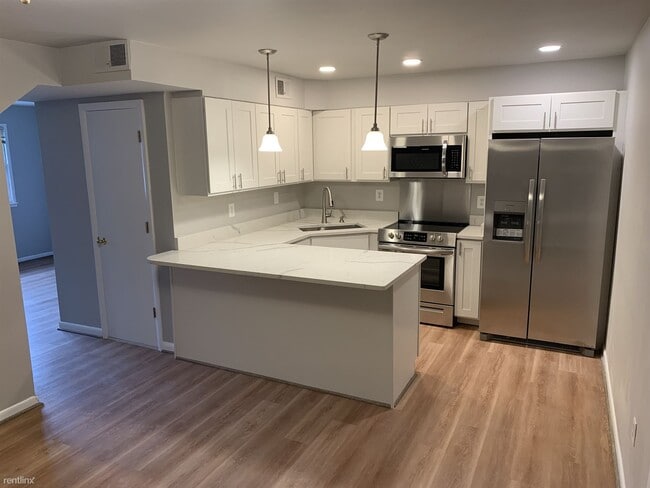 Building Photo - 3 br, 2 bath Townhome - 312 Shenandoah Str...