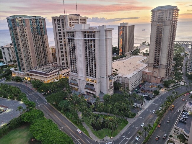 Vistas a la playa de Waikiki, frente a Hilton Hawaiian Village - 1910 Ala Moana Blvd