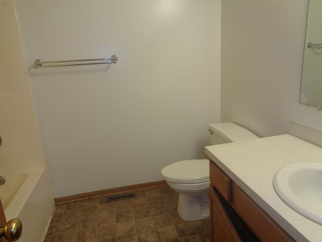 Building Photo - Charming 4-Bedroom Home in Northwest Lincoln