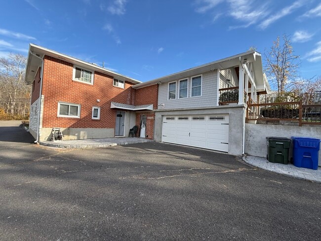 Building Photo - 260 French St